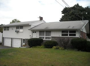 12 Parkview Dr, Rensselaer, NY 12144