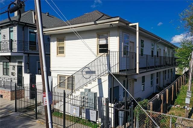 1st image of 1725 Dumaine St