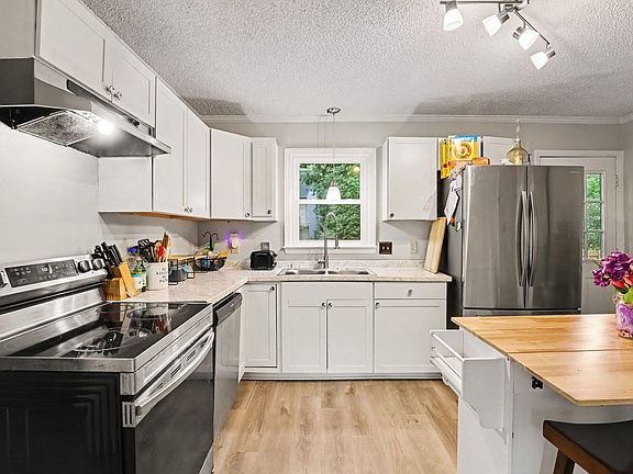 3rd image of 7320 Ewing Pl