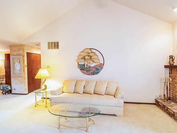 4th image of 207 Country Ln #207