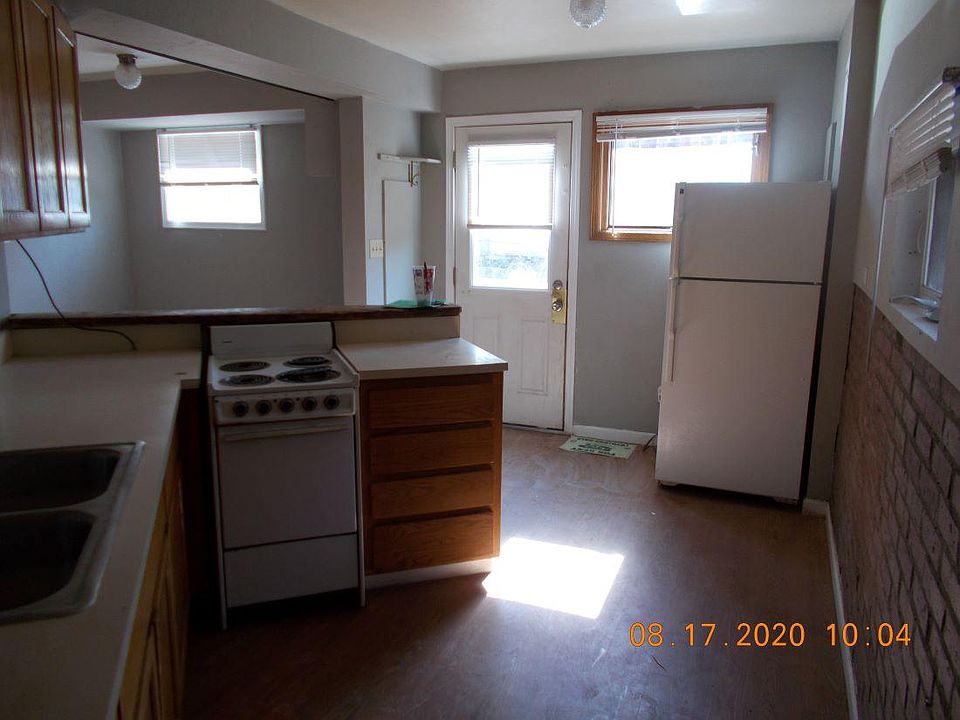 1st image of 556 1/2 E 2nd Ave