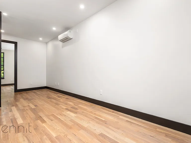 127 Thames St #3L — Photo 3
