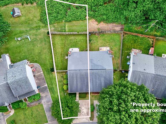 5th image of 11 Sweetbriar Ln