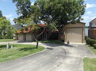 1066 Lake View Dr, Montgomery, TX 77356