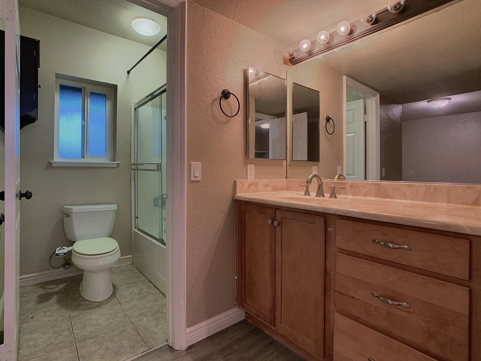 3 bed, 1298 sqft, $3,200 — Photo 2