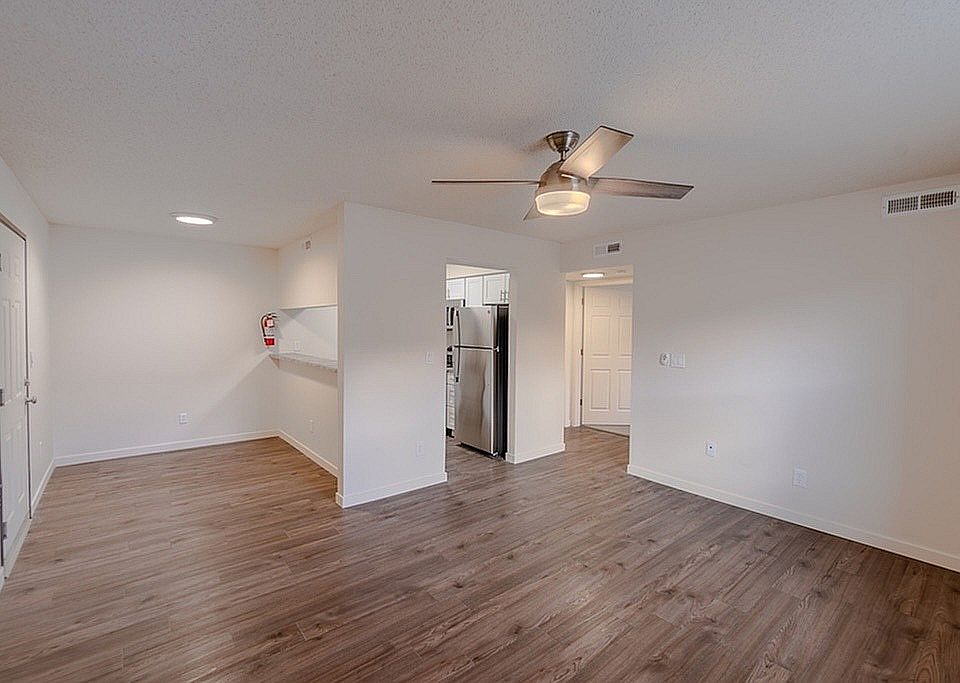 Kitchen & Dining Area