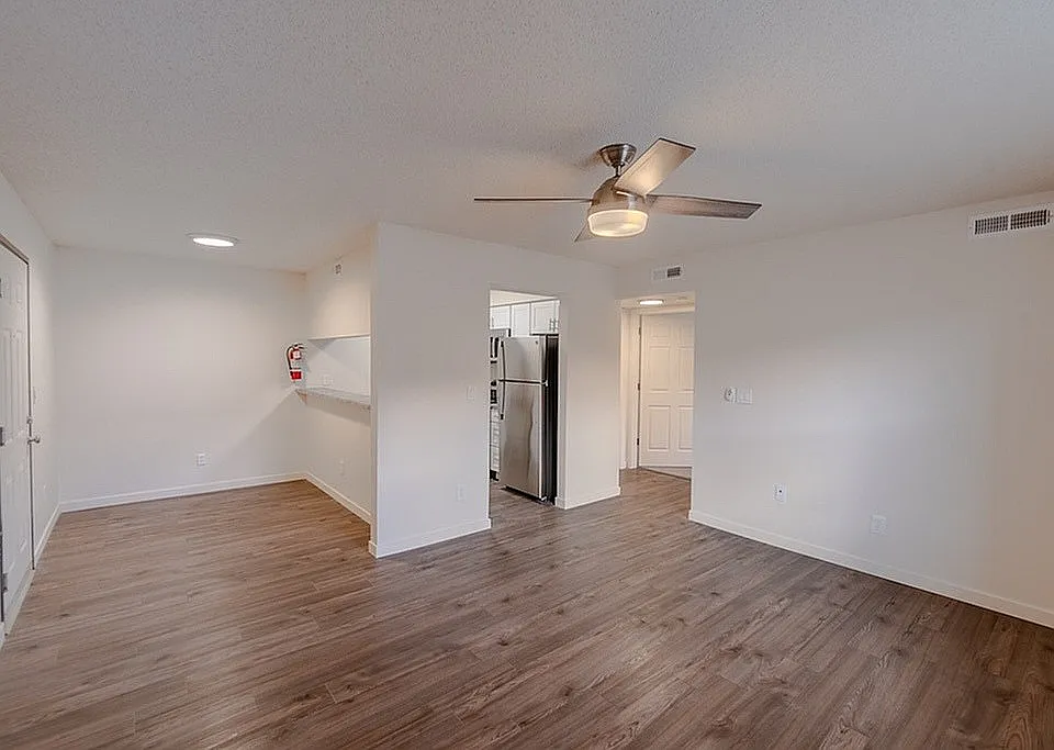 Kitchen & Dining Area
