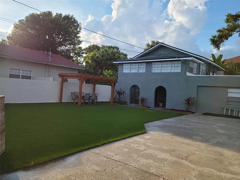 2417 W Gray St — Photo 1