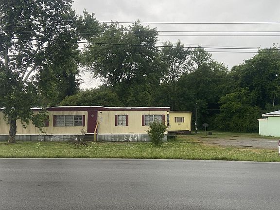 4th image of 3274 Lakeview Dr