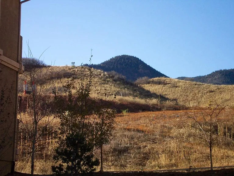 Hillside to the west