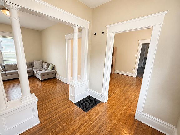 2nd image of 943 E Ermina Ave