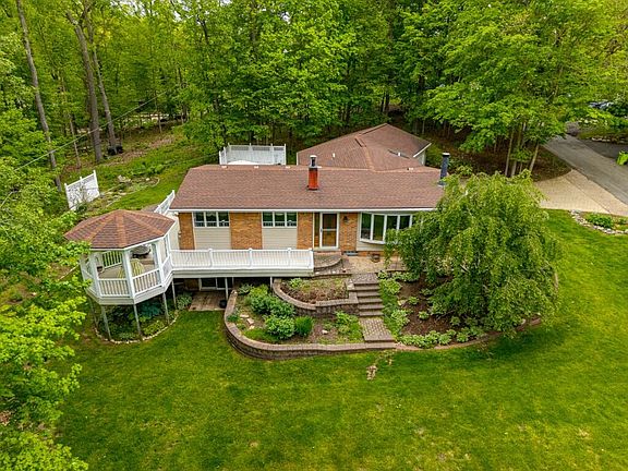 3rd image of 4179 Woodland Dr