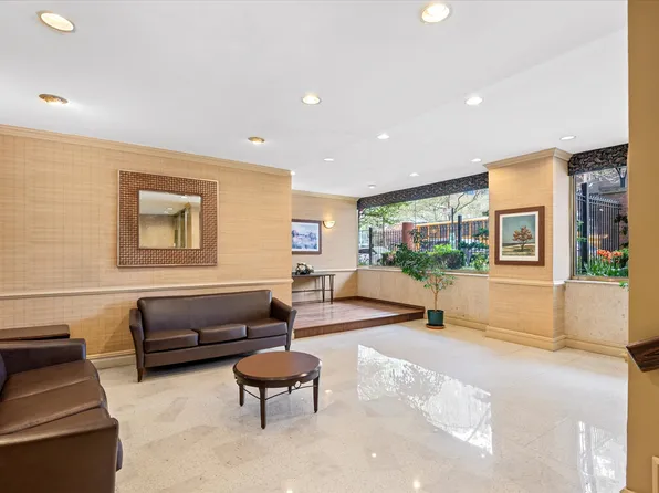 175 Willoughby Street 4J image 3 of 15