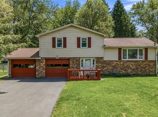42033 Edward Cir, Columbiana, OH 44408