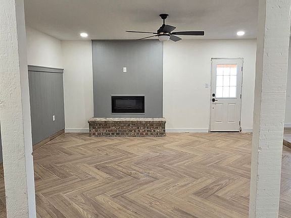 2nd image of 2128 Castle Ct