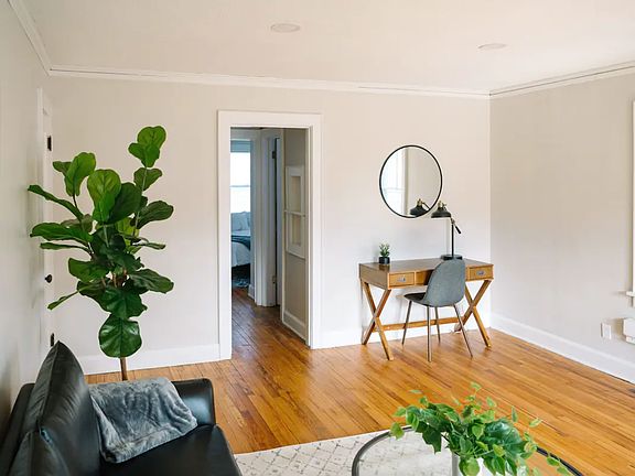 4th image of 4009 University Ave #1