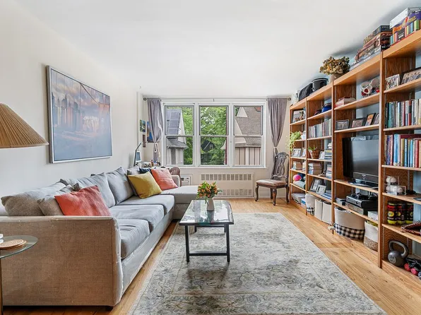 415 Argyle Rd APT 3D, Brooklyn, NY 11218
