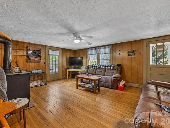 4th image of 1068 Laurel Branch Rd