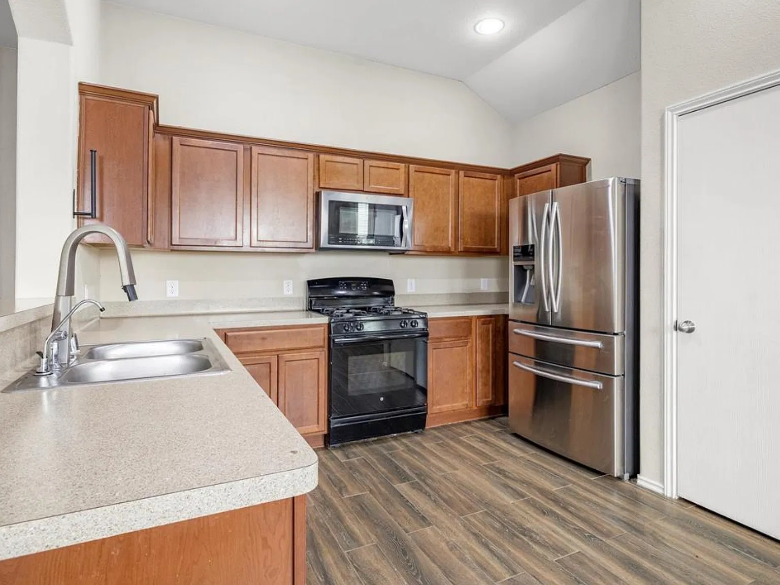 3 bed, 1608 sqft, $1,795 — Photo 1