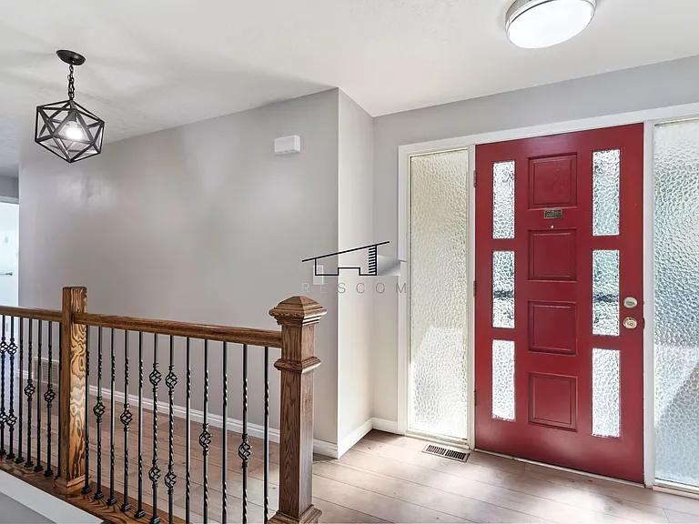 3179 Hawthorne Ave — Photo 2