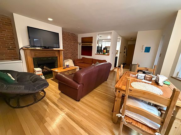3rd image of 87 Gainsborough St APT 206