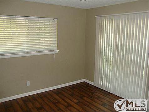 5th image of 515 Parkwood Dr