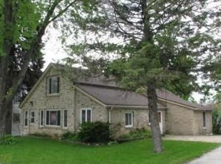 503 2nd St, Hartford, WI 53027