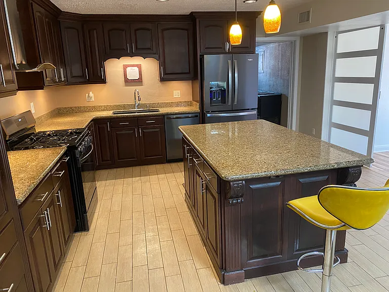 Bastille Ave — Photo 10