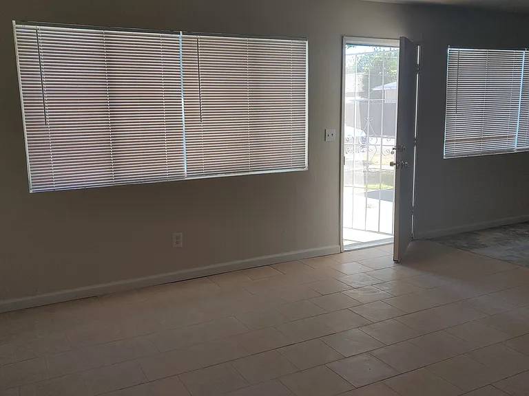 2414 K St — Photo 3