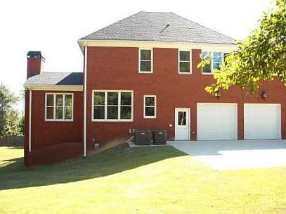 3rd image of 615 Peach Pl