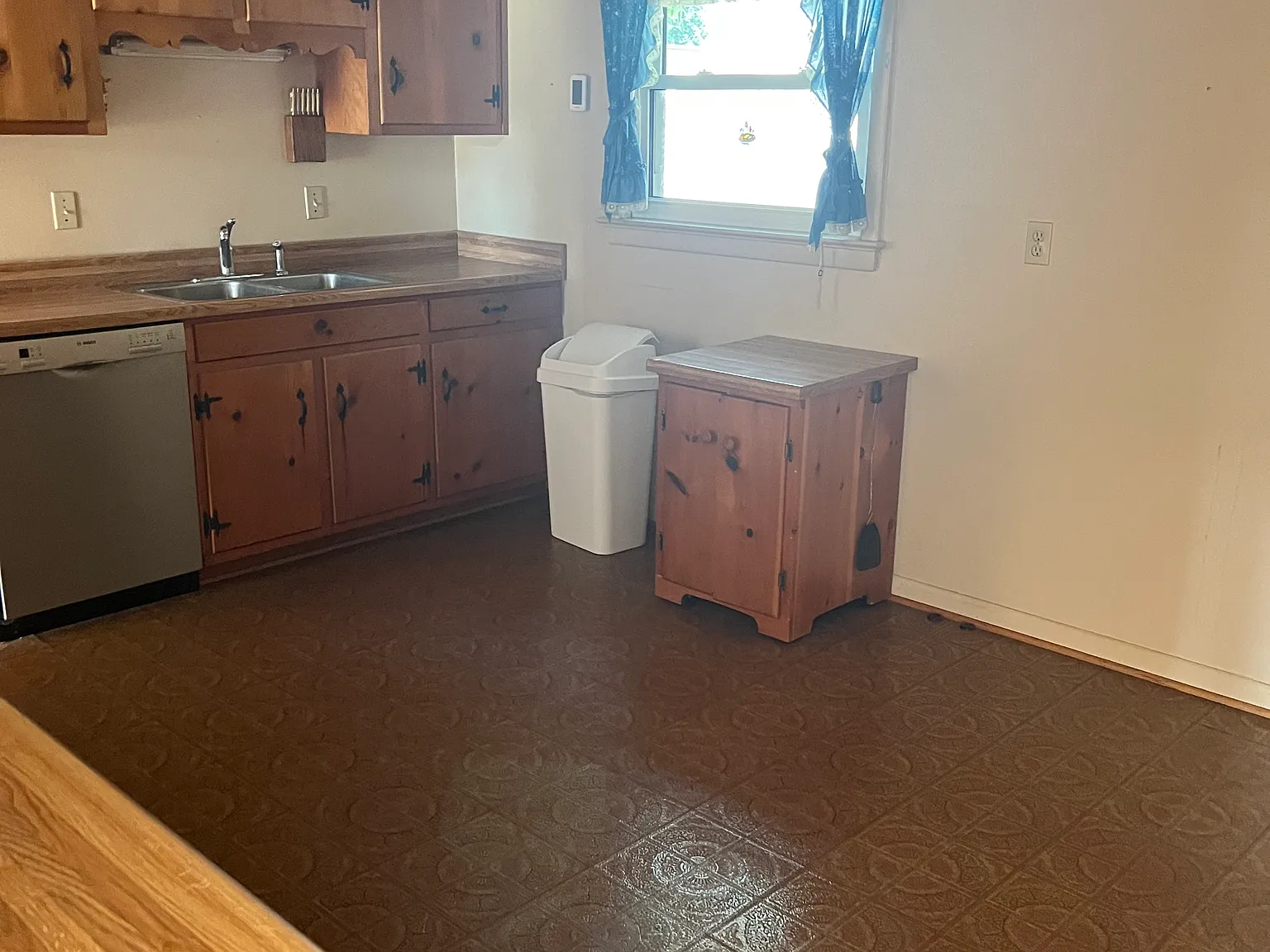 4 bed, 1339 sqft, $2,500 — Photo 4