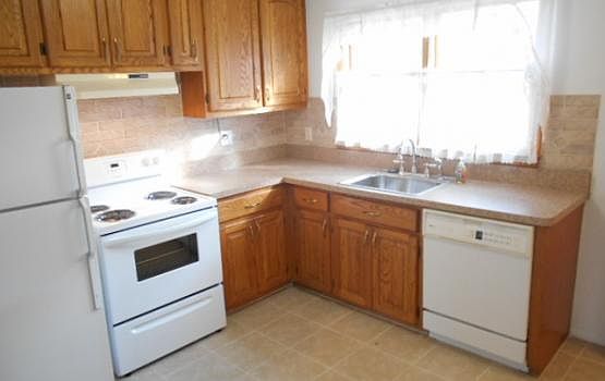 4th image of 28604 Floral St