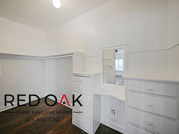 2nd image of 854 1/4 S Oxford Ave #206