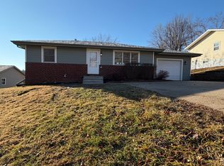403 Fairview Dr, Glenwood, IA 51534