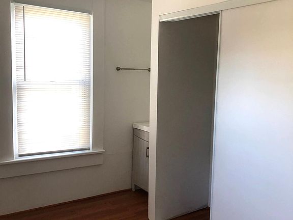2nd image of 1009 E Cliff Dr
