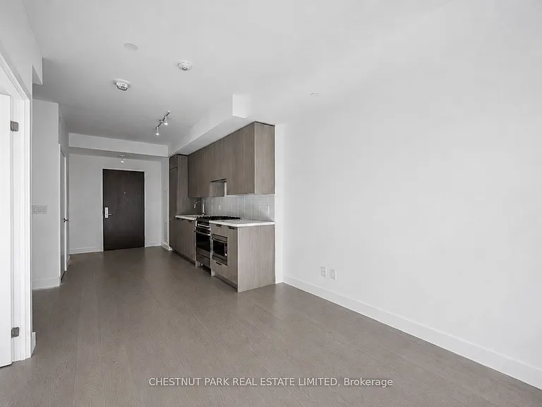 160 Kingsway Cres #703 — Photo 8