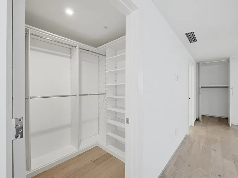 714 NE 14th Ave #102 — Photo 13