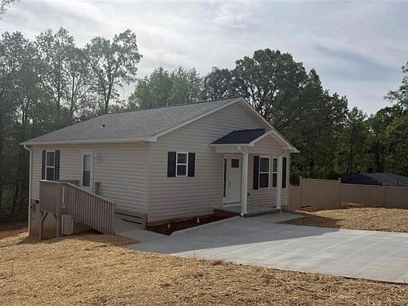 3rd image of 907 Eleanor Dr