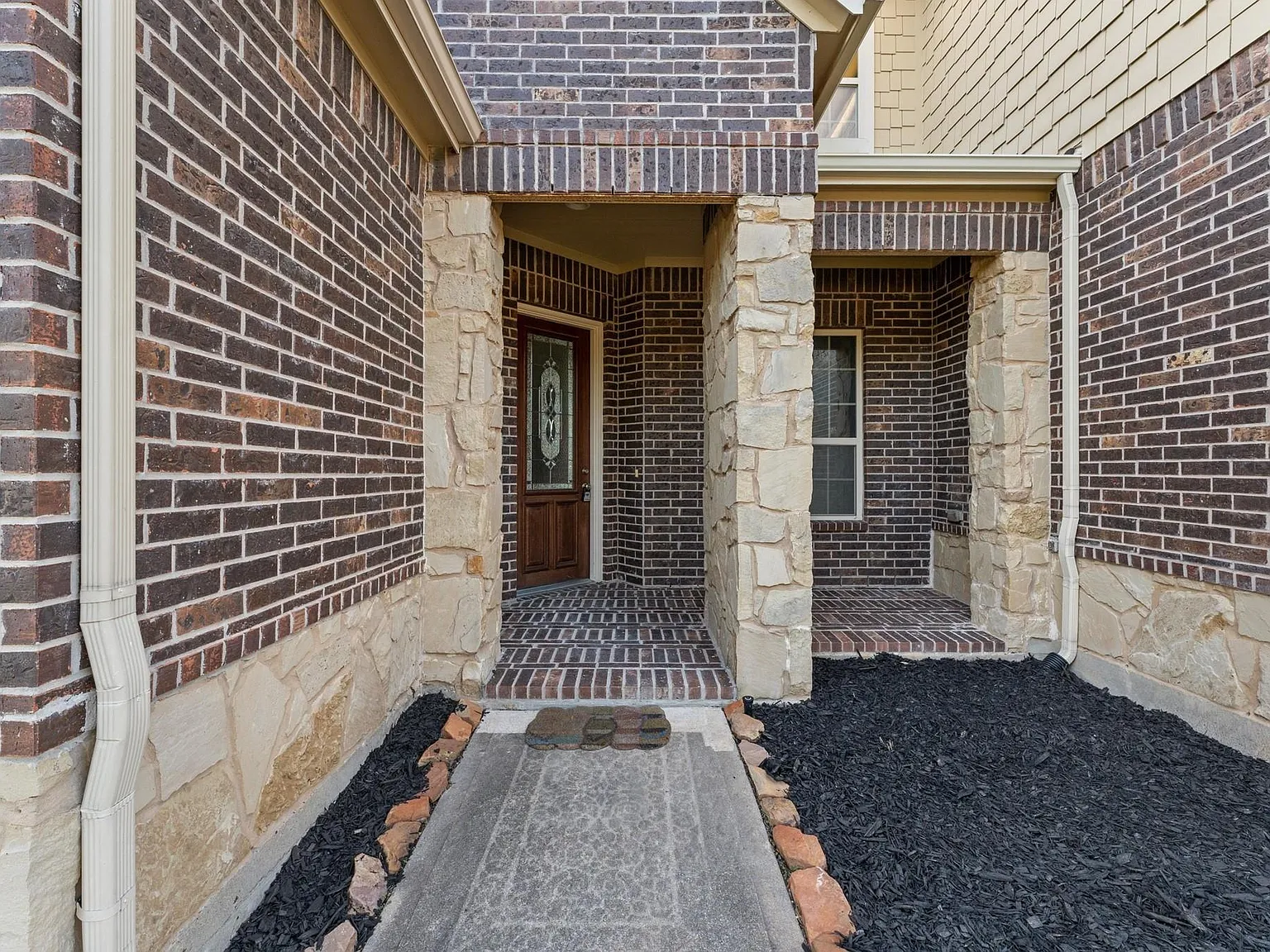 4 bed, 3.5 bath, 3291 sqft, $3,300 — Photo 2