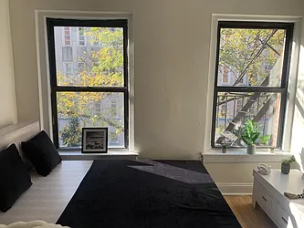 Rented by R New York