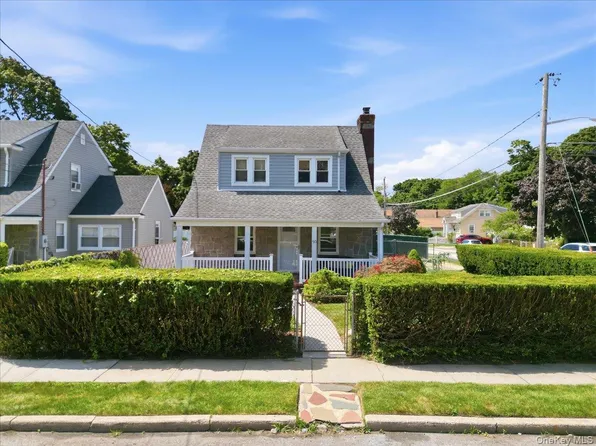 95 Union Street, Freeport, NY 11520