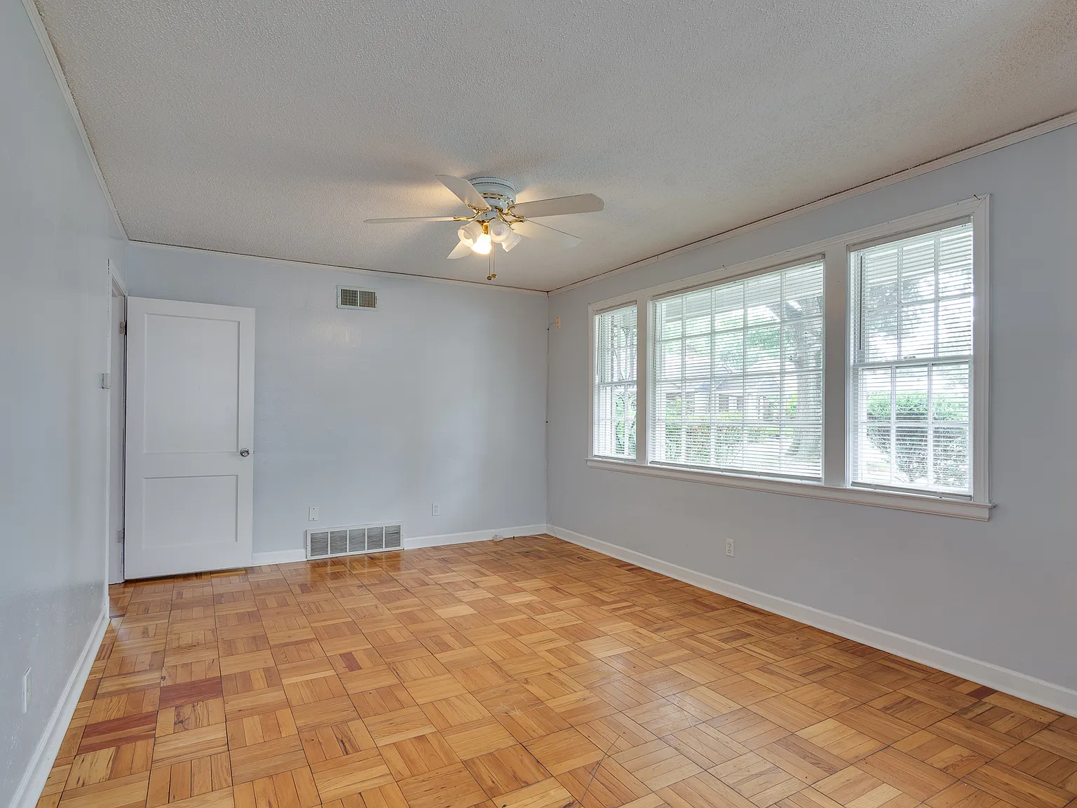 3 bed, 1600 sqft, $1,500 — Photo 3