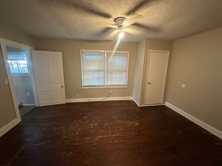 218 Holmes St #B — Photo 11