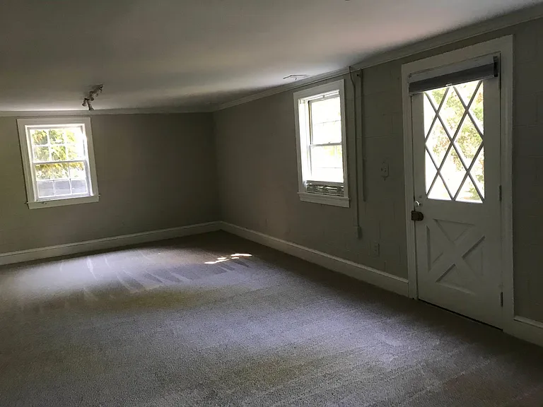 Large rec room downstairs with new carpet. Also new carpet in 4th bedroom and study.