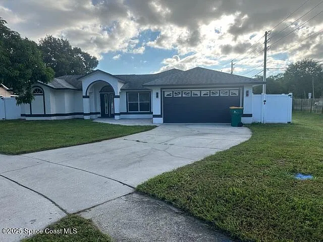 3 bed, 2.0 bath, 1569 sqft, $2,500 — Photo 1