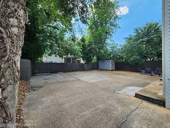 4th image of 143 W Balview Ave