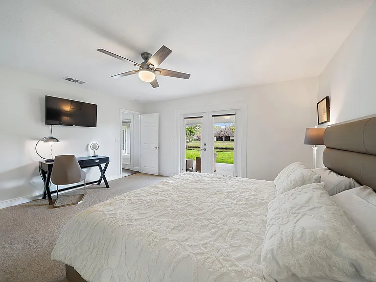 1342 Essex Dr — Photo 15