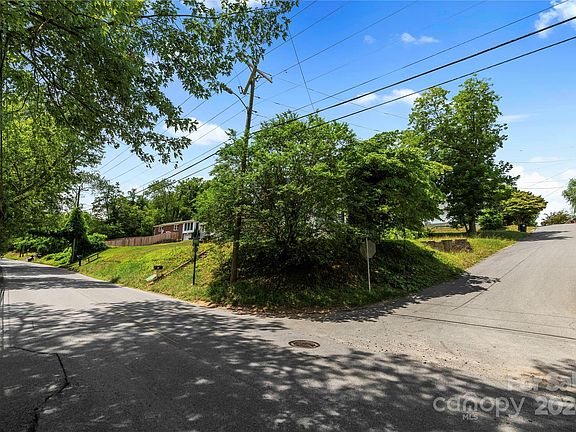 3rd image of 160 Elkwood Ave
