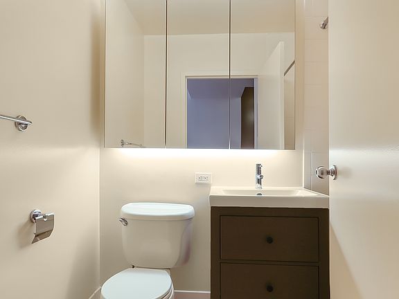 4th image of 85 John St APT 13E