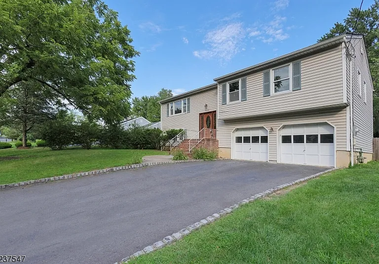 2128 W Broad St — Photo 3